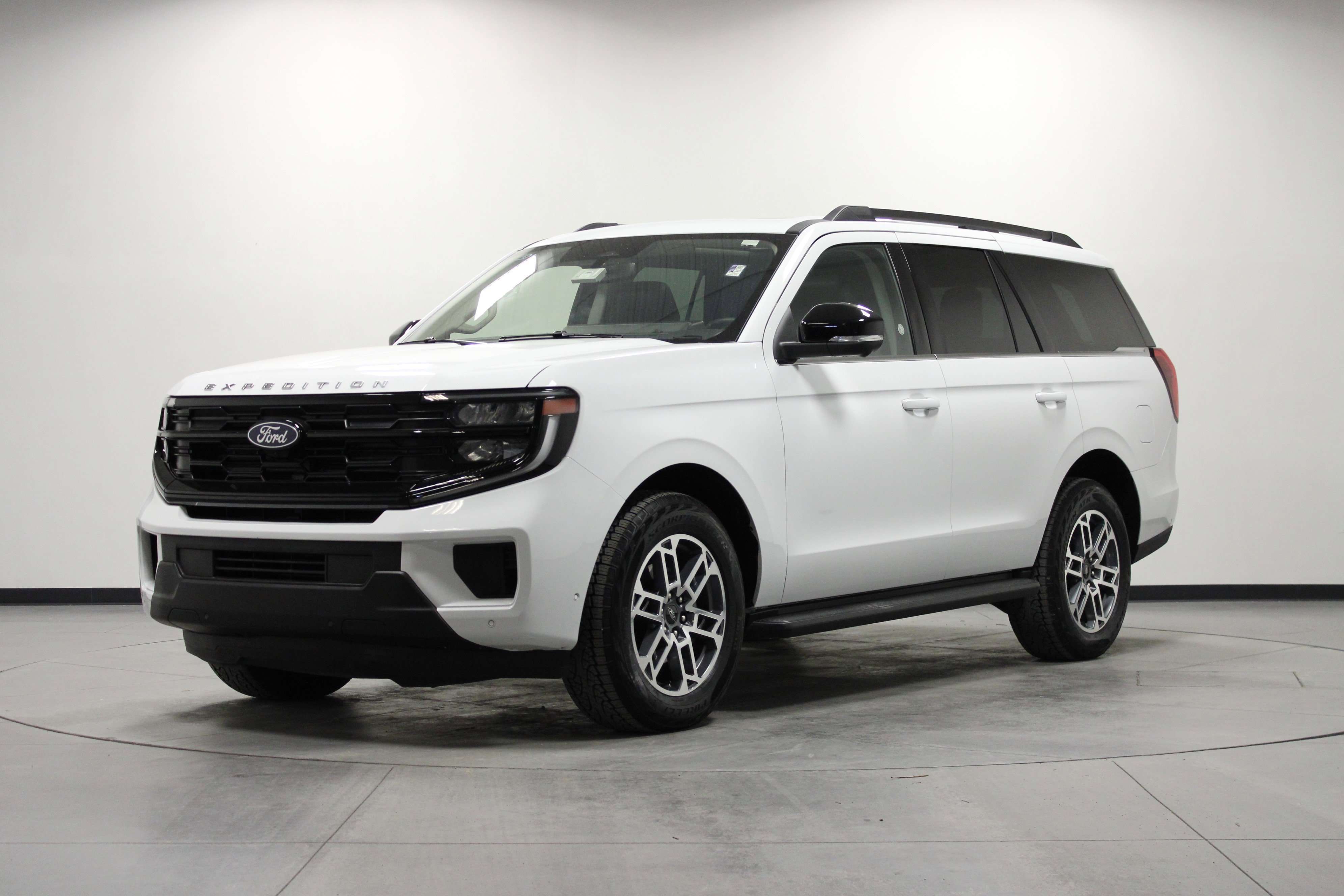 Used 2025 Ford Expedition Active image 8