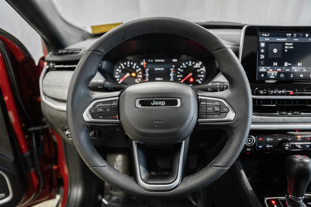 Certified 2025 Jeep Compass Latitude w/ Sun & Sound Group image 36