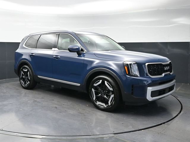 Used 2024 Kia Telluride EX AWD/4WD image 3
