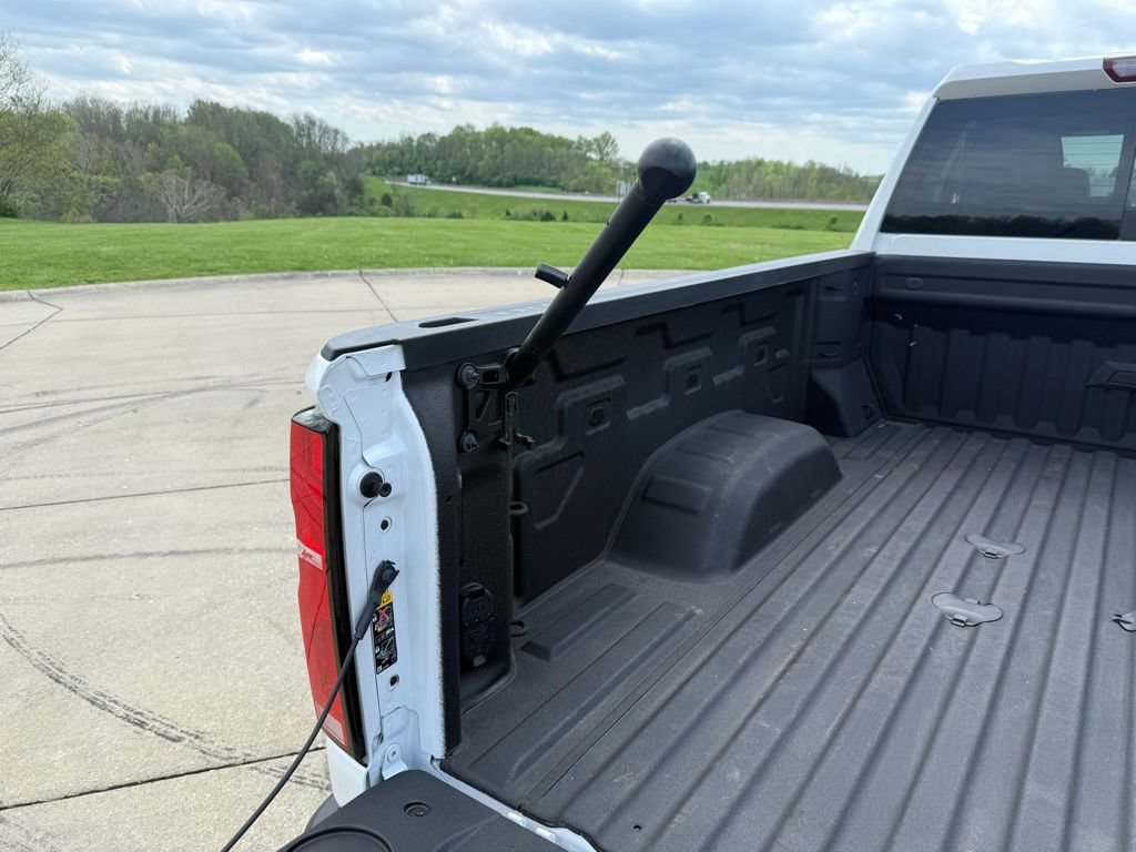 Used 2025 Chevrolet Silverado 2500 High Country w/ Technology Package AWD/4WD image 5