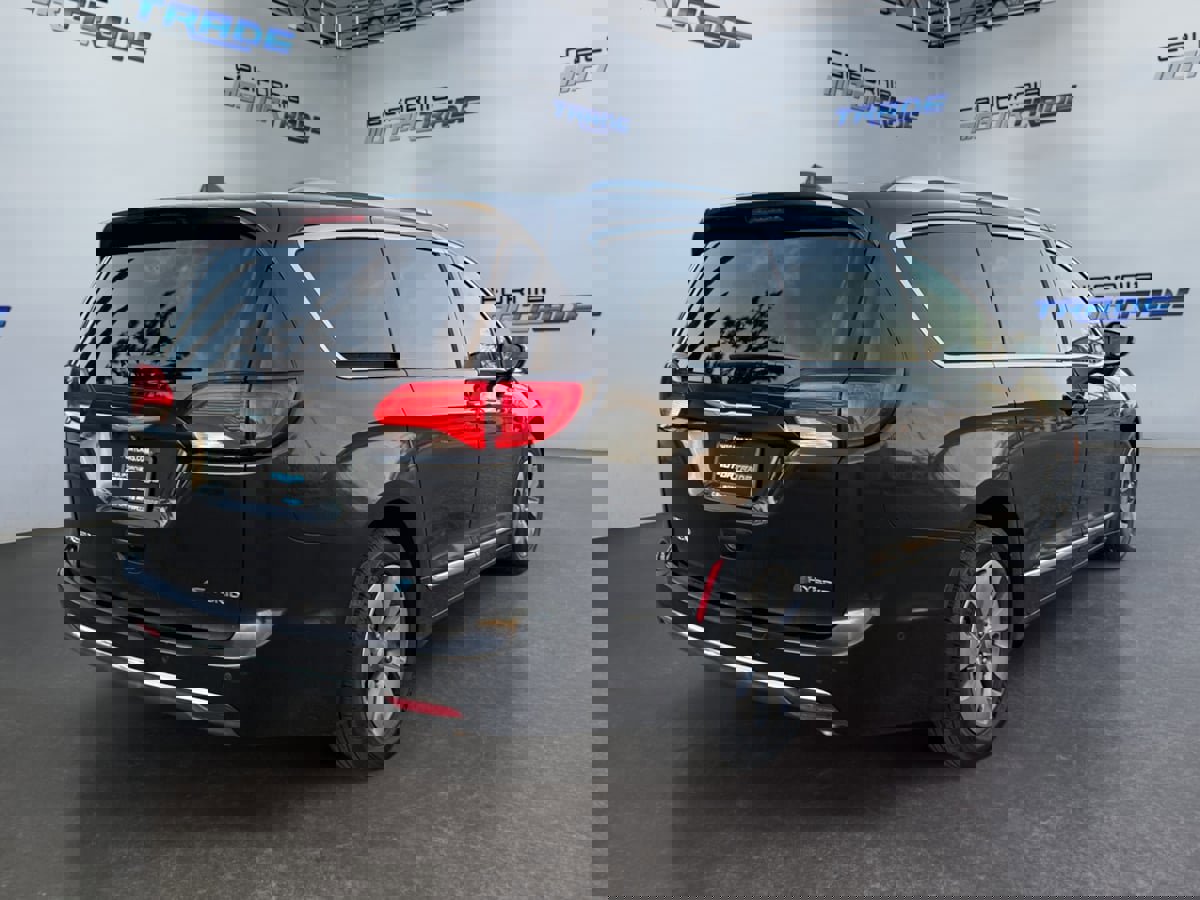 Used 2017 Chrysler Pacifica Platinum image 5