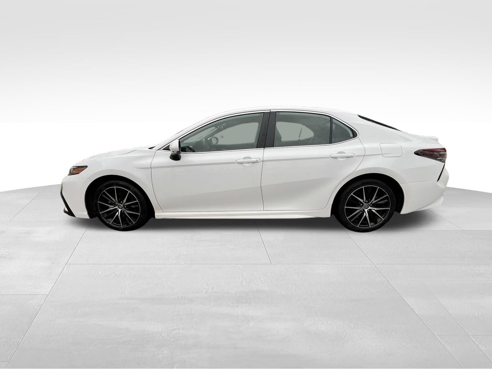 Used 2024 Toyota Camry SE FWD image 9