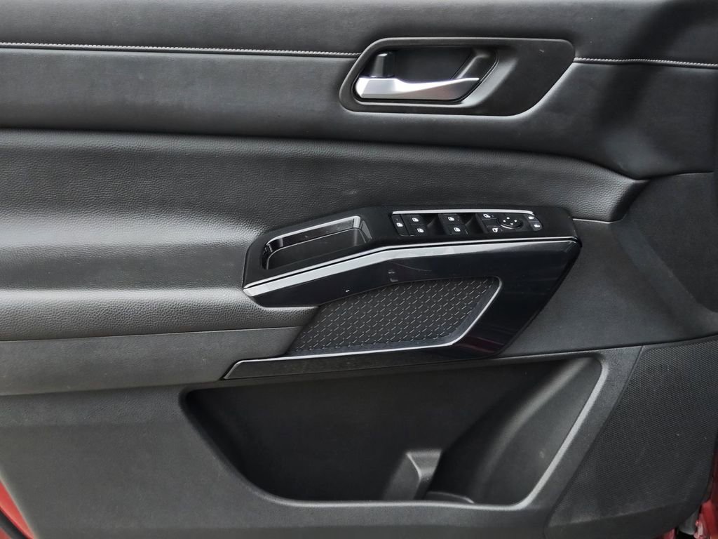 Certified 2022 Nissan Pathfinder SV w/ SV Premium Package image 18