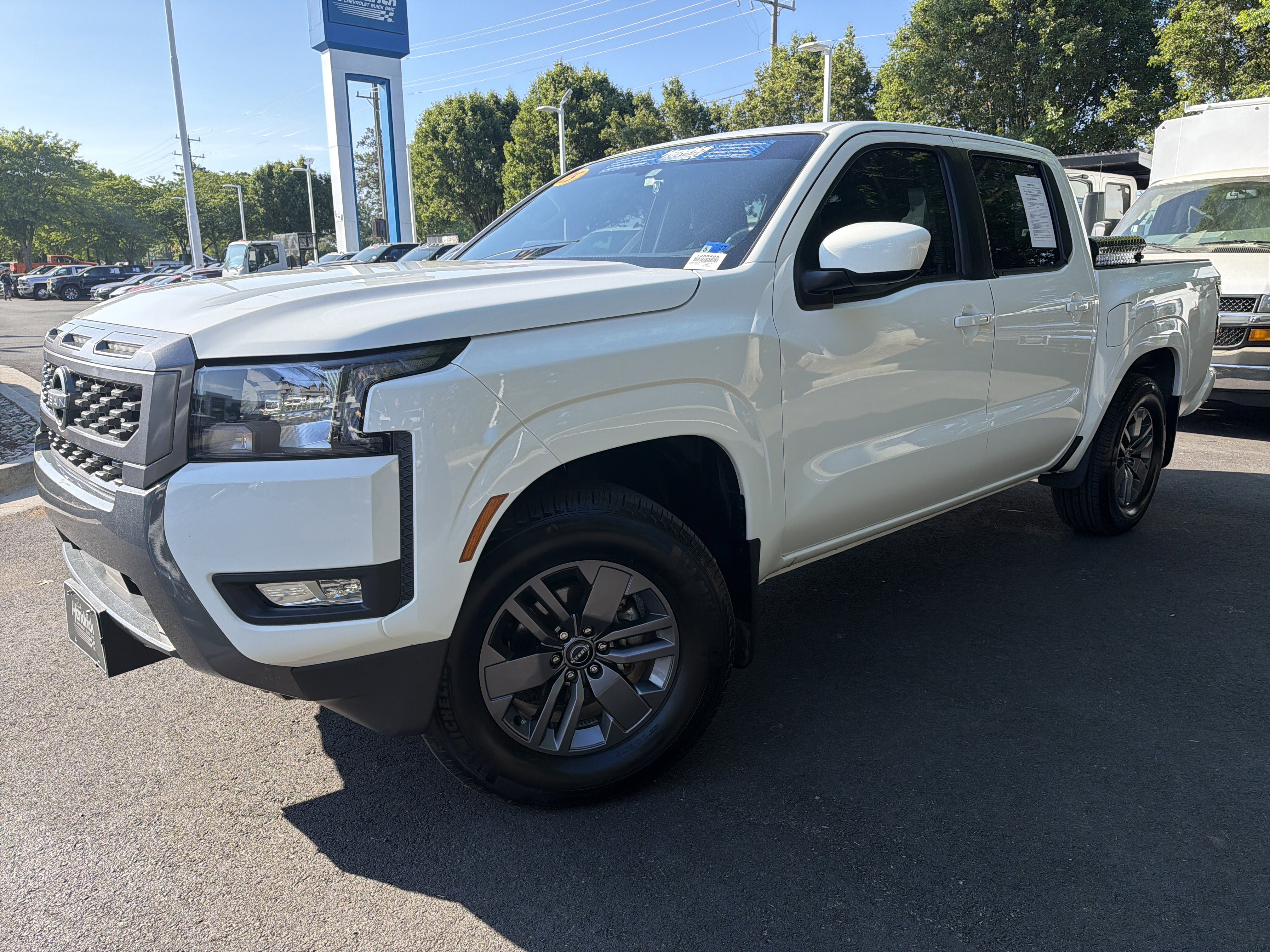 Used 2025 Nissan Frontier SV w/ SV Convenience Package RWD image 5