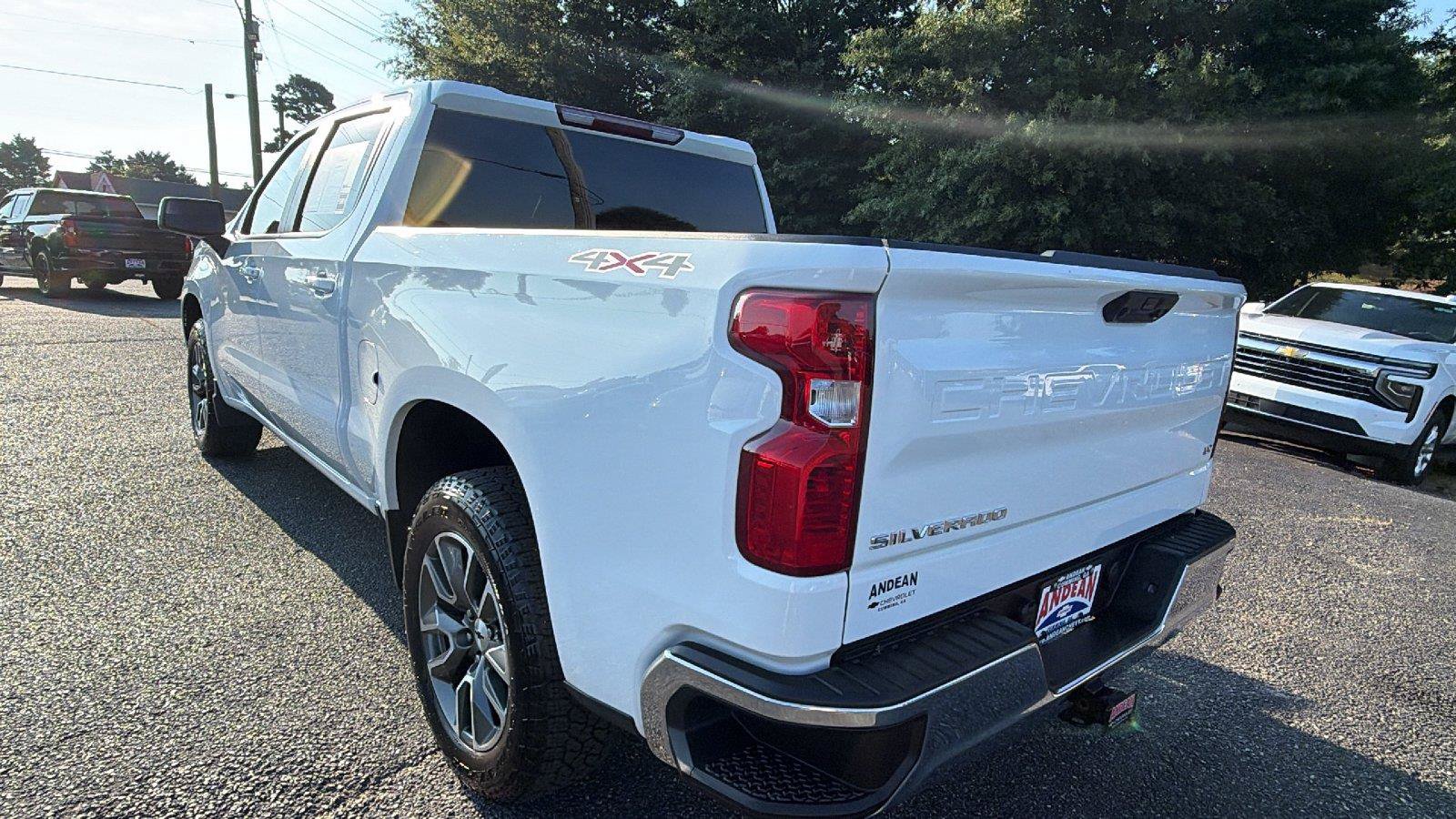 Used 2023 Chevrolet Silverado 1500 LT AWD/4WD image 7