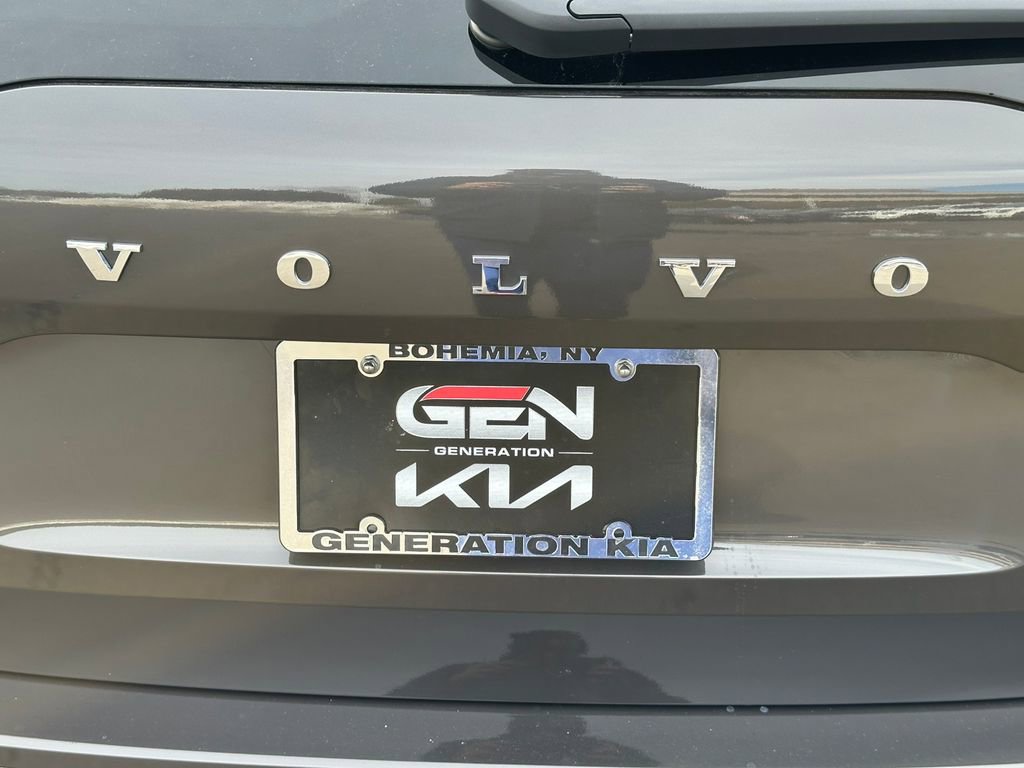 Used 2025 Volvo XC60 B5 Plus image 36