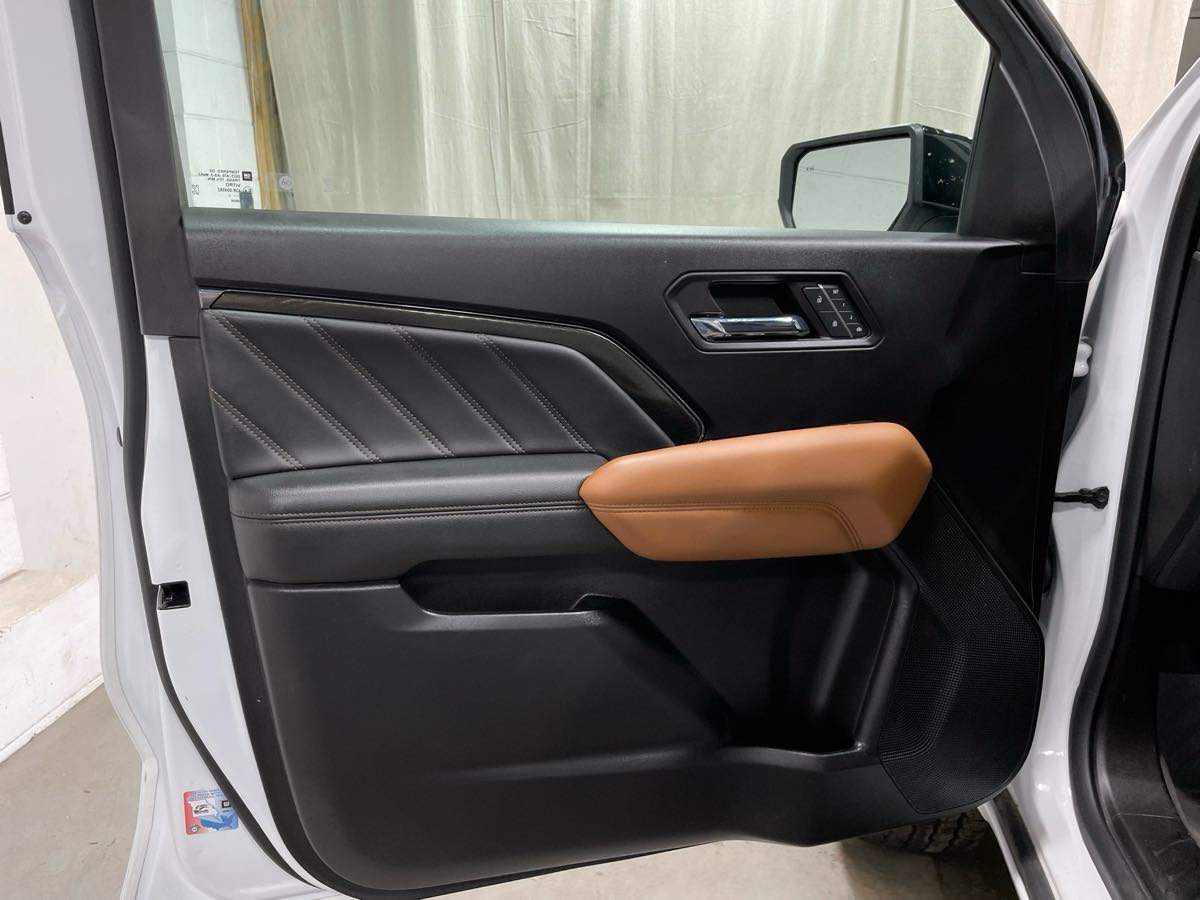 Used 2023 GMC Canyon AT4 w/ AT4 Premium Package AWD/4WD image 7