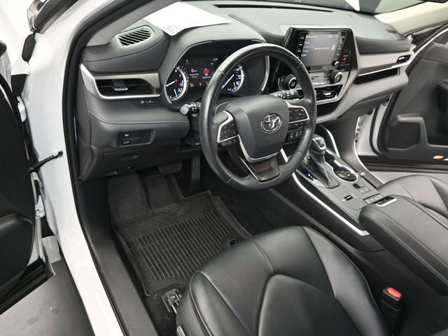 Used 2022 Toyota Highlander XLE image 18