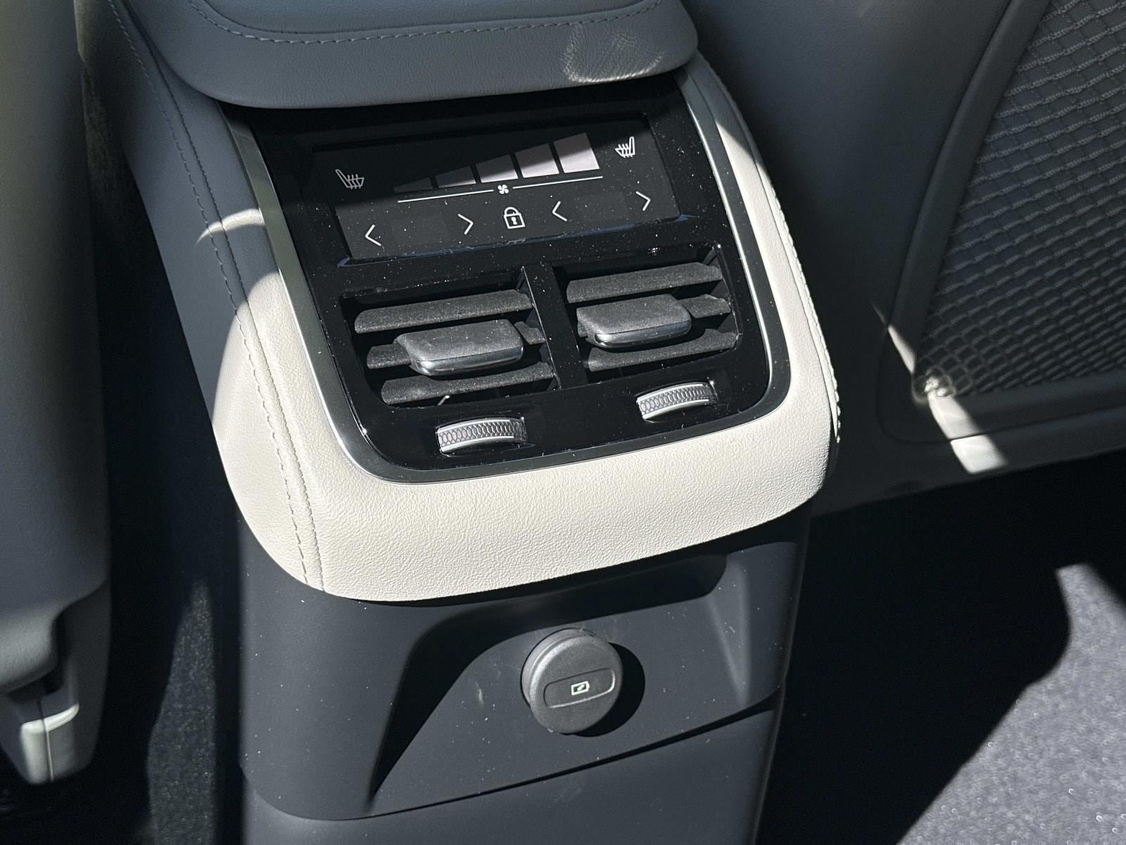 New 2026 Volvo XC90 T8 Ultra w/ Protection Package Premier AWD/4WD image 10