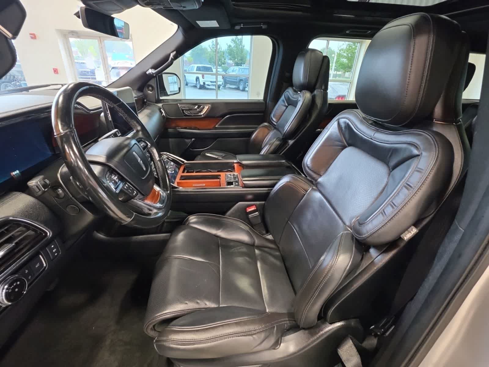 Used 2018 Lincoln Navigator L Reserve w/ Technology Package AWD/4WD image 22