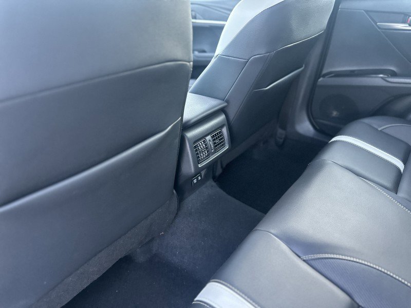 Used 2025 Toyota Camry SE image 18