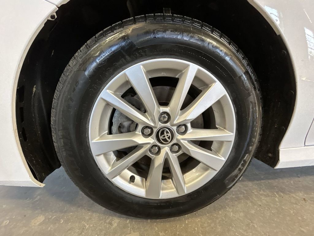 Used 2025 Toyota Camry LE image 10