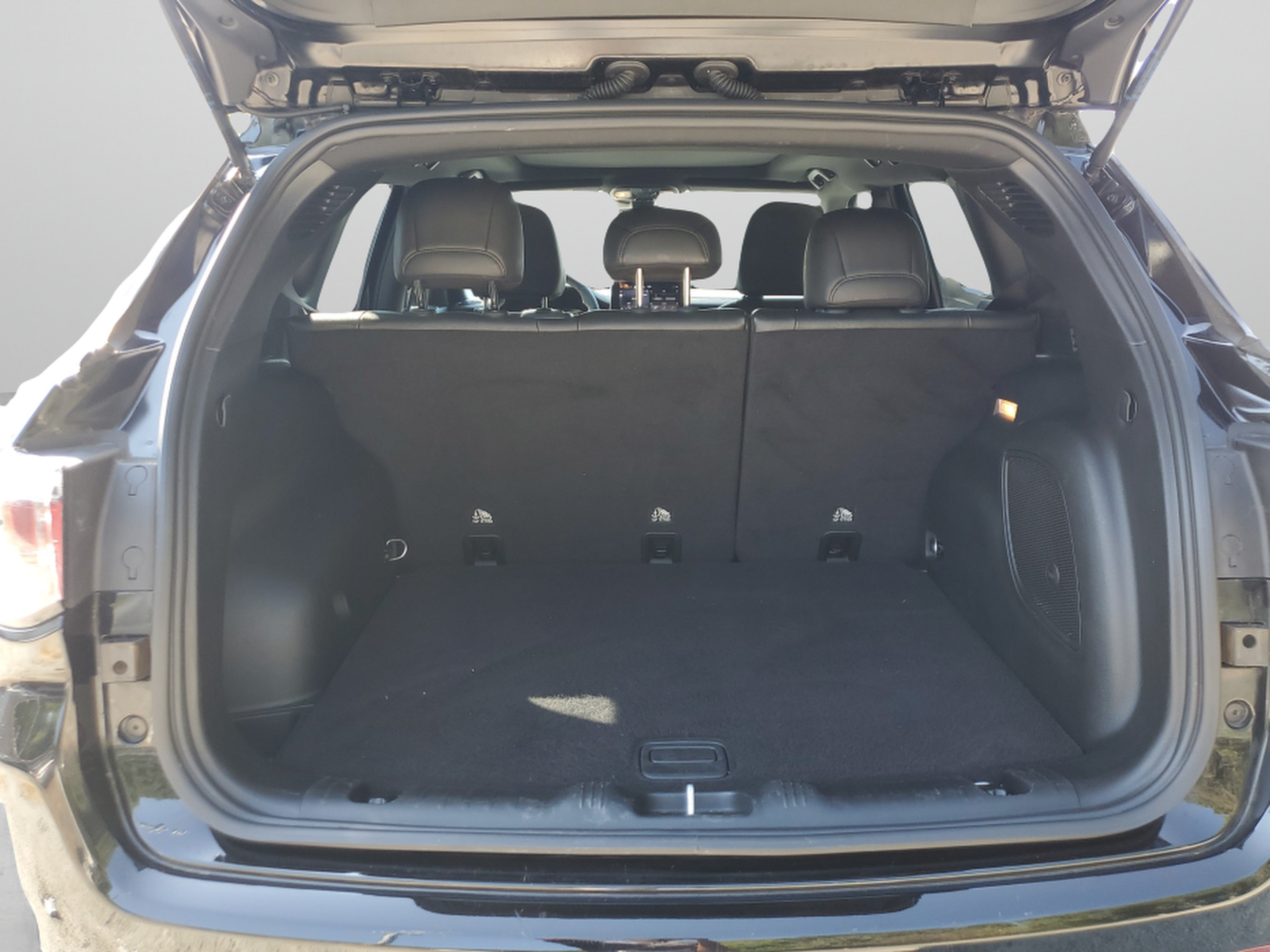 Used 2024 Jeep Compass Trailhawk w/ Sun and Sound Group AWD/4WD image 8