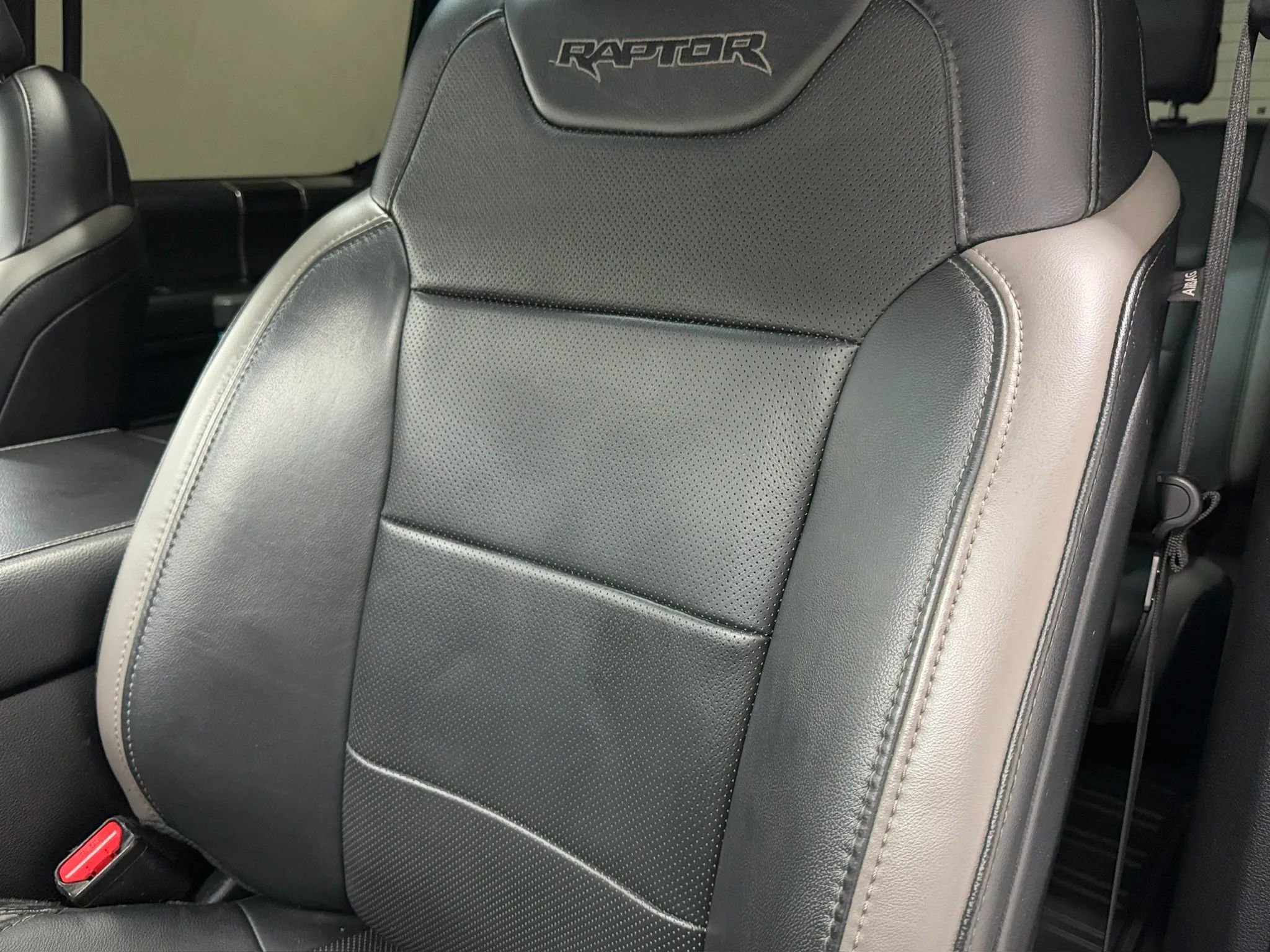 Used 2017 Ford F150 Raptor w/ Equipment Group 802A Luxury AWD/4WD image 38