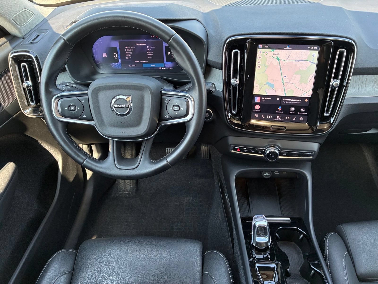 Used 2024 Volvo XC40 B5 Plus AWD/4WD image 18