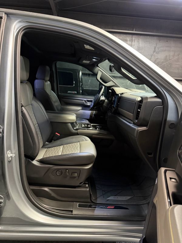 Used 2024 Chevrolet Silverado 2500 ZR2 w/ Technology Package AWD/4WD image 13