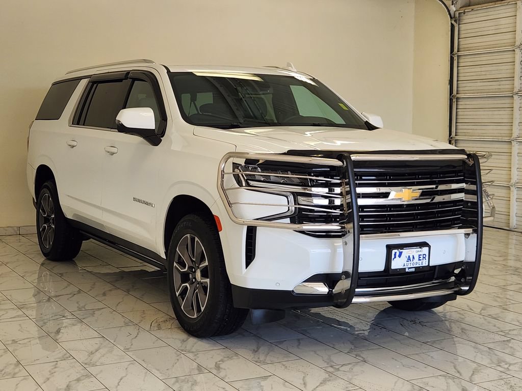 Used 2022 Chevrolet Suburban LT w/ Luxury Package RWD image 3