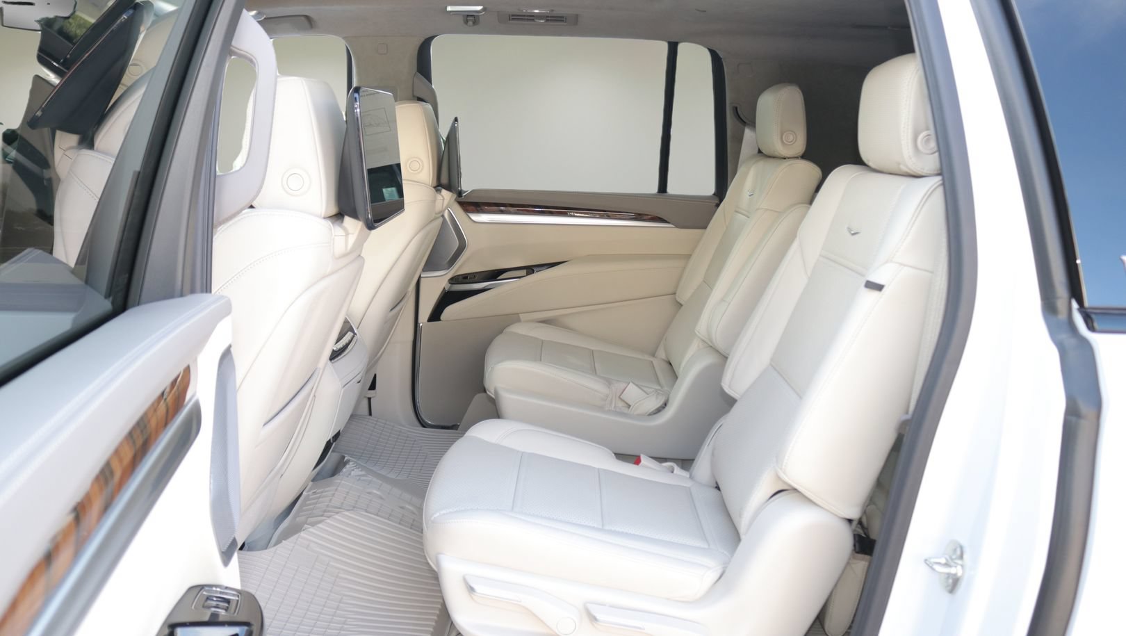 New 2026 Cadillac Escalade ESV Platinum Sport w/ LPO, ONYX Package AWD/4WD image 12