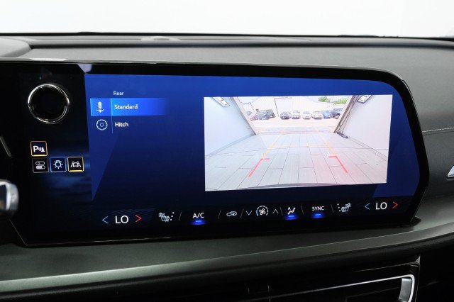 Used 2025 Chevrolet Traverse LT w/ LPO, Floor Liner Package FWD image 20