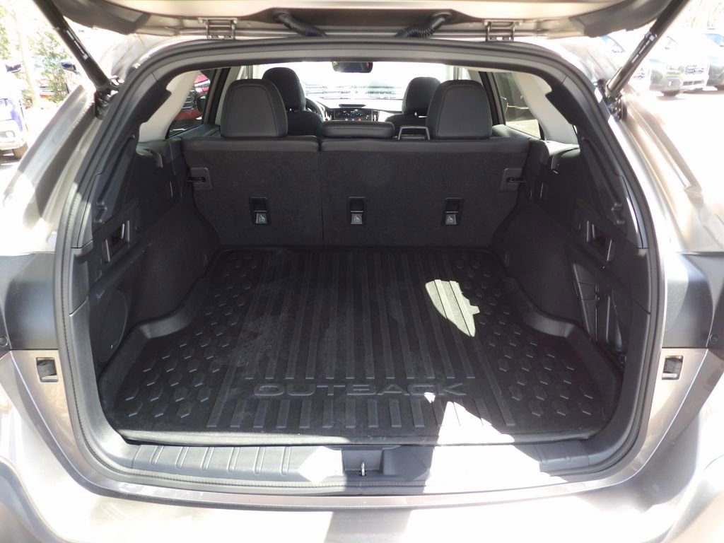 Used 2023 Subaru Outback Limited image 28