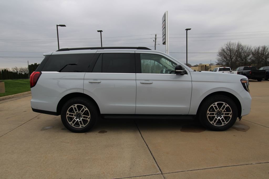 Used 2025 Ford Expedition Active image 4