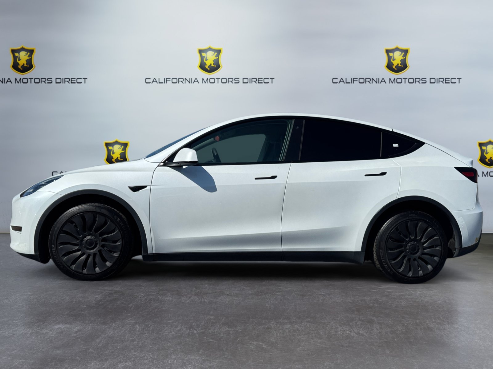 Used 2022 Tesla Model Y Long Range AWD/4WD image 2