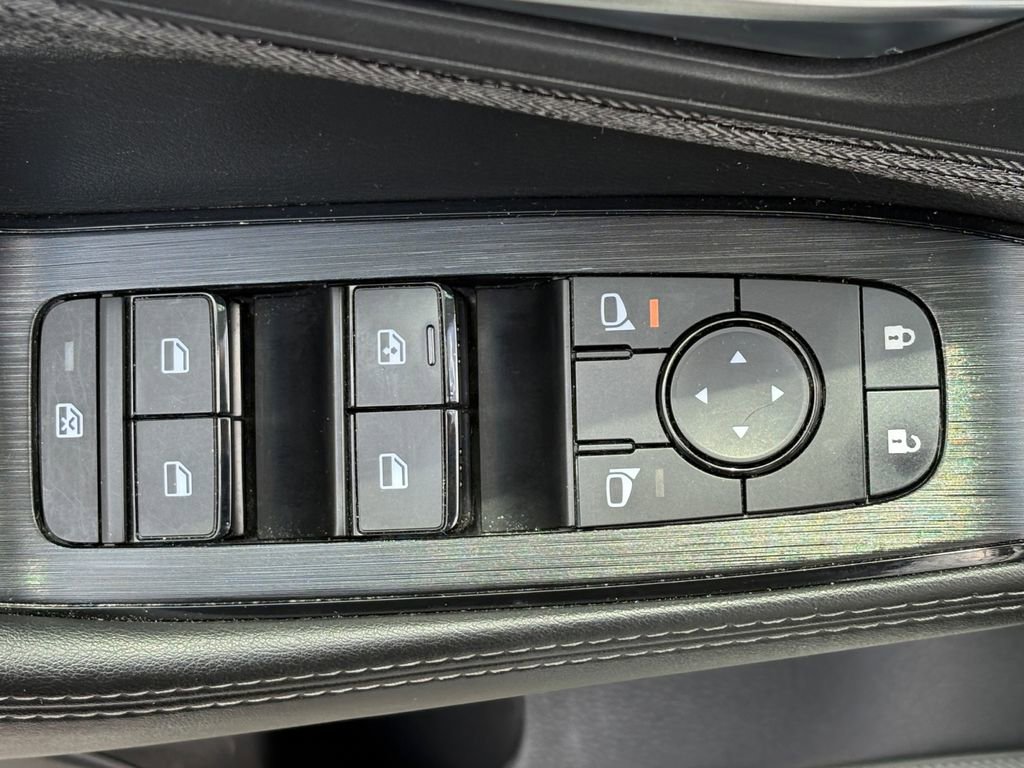 Used 2023 Nissan Rogue SV image 13