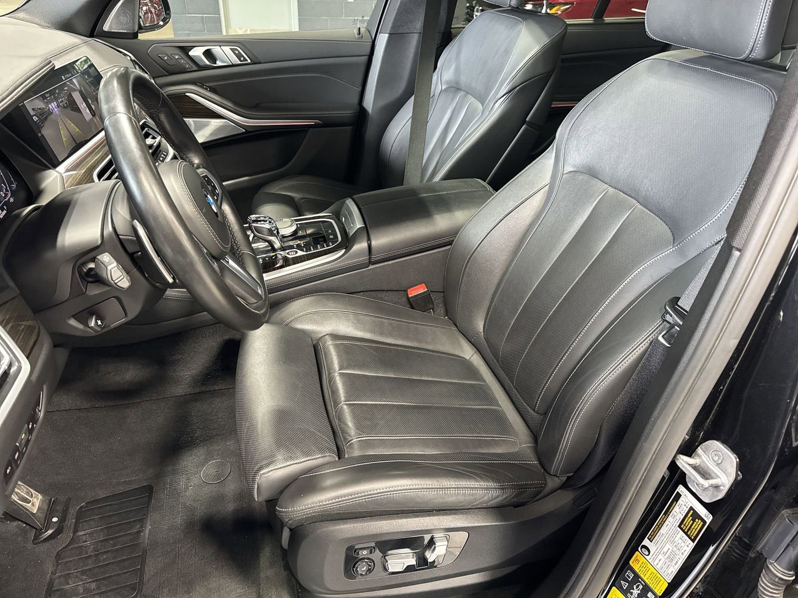 Used 2021 BMW X5 M50i w/ Executive Package image 26