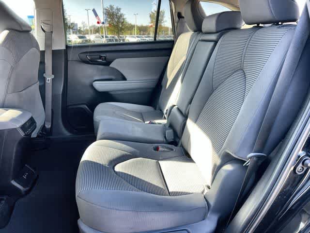 Used 2024 Toyota Highlander LE FWD image 14