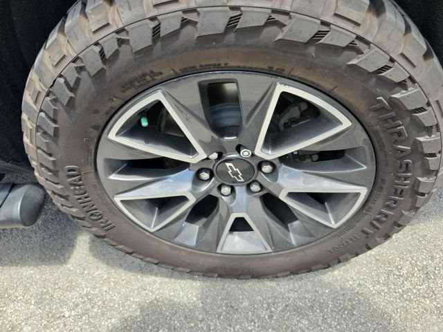 Used 2022 Chevrolet Tahoe Z71 w/ Luxury Package AWD/4WD image 8