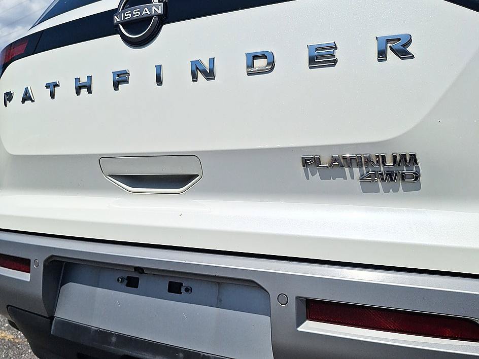 Used 2023 Nissan Pathfinder Platinum w/ Cargo Package AWD/4WD image 25