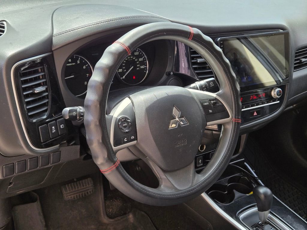 Used 2020 Mitsubishi Outlander ES FWD image 9