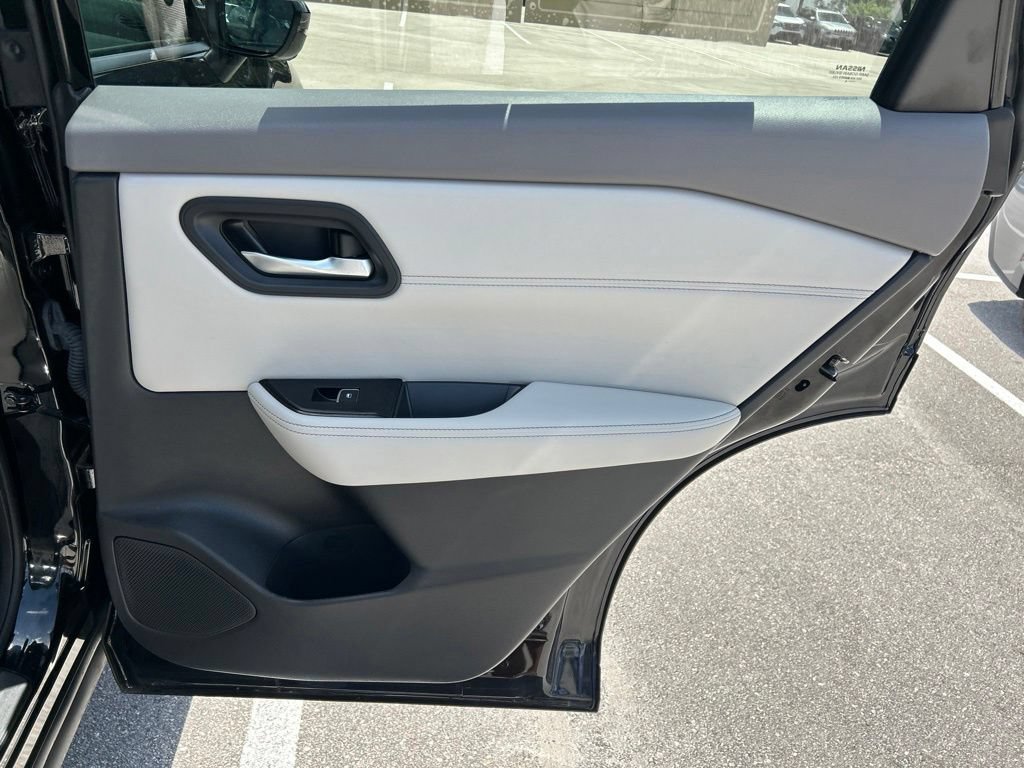Certified 2024 Nissan Rogue SL FWD image 48