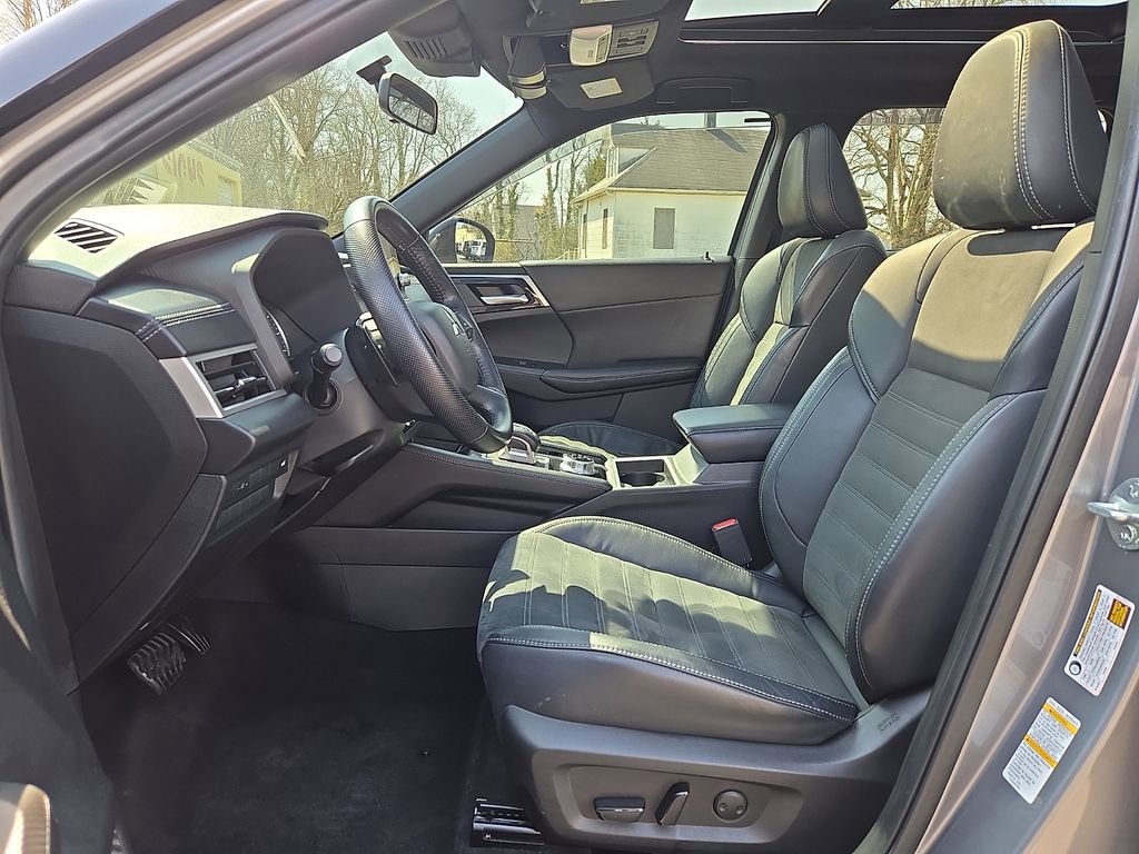 Used 2022 Mitsubishi Outlander SEL Black Edition image 12