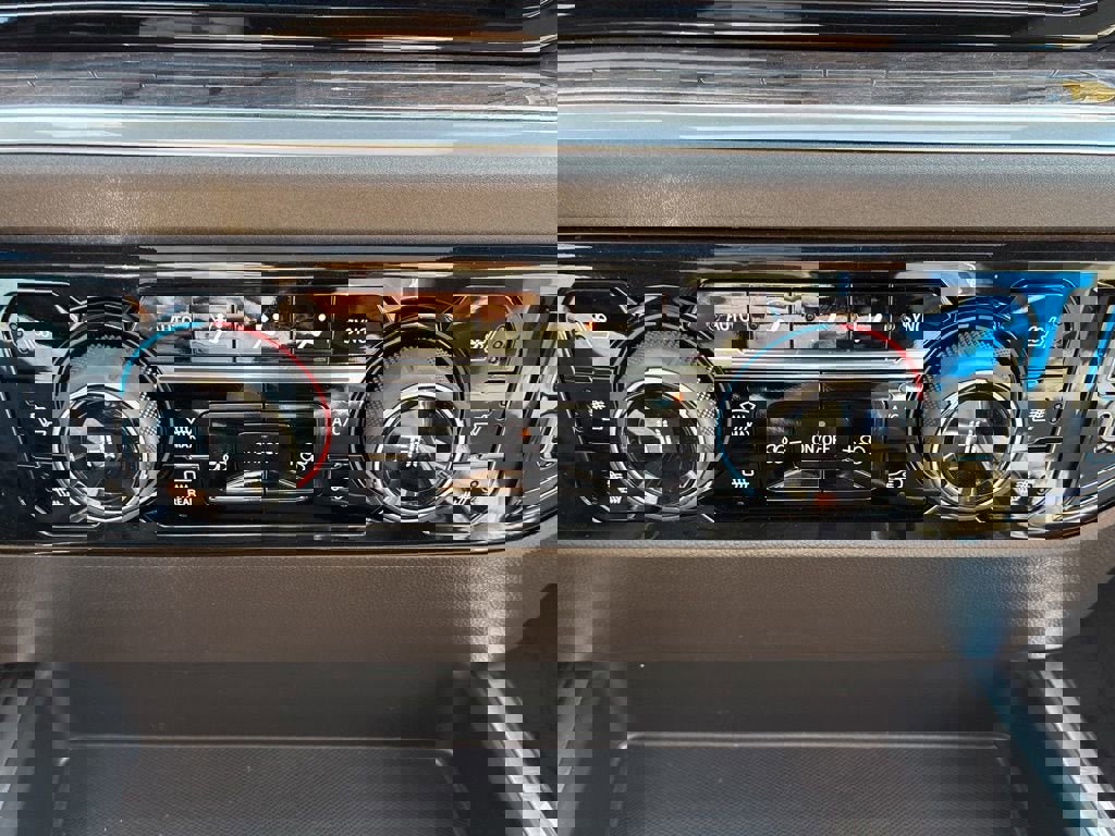 New 2026 Chevrolet Traverse LT image 14