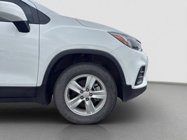 Used 2022 Chevrolet Trax LS w/ Tint and Cruise Package AWD/4WD image 21