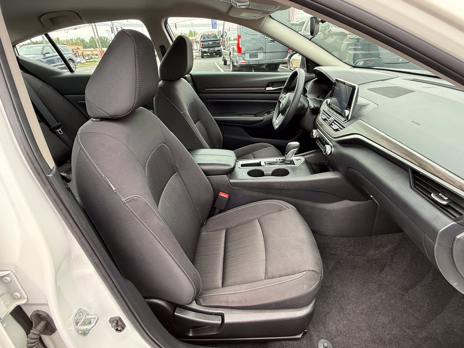 Used 2025 Nissan Altima 2.5 SV FWD image 19