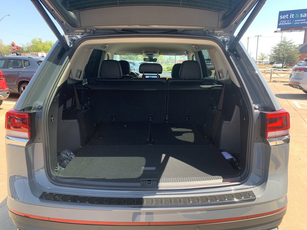 New 2025 Volkswagen Atlas SE image 12