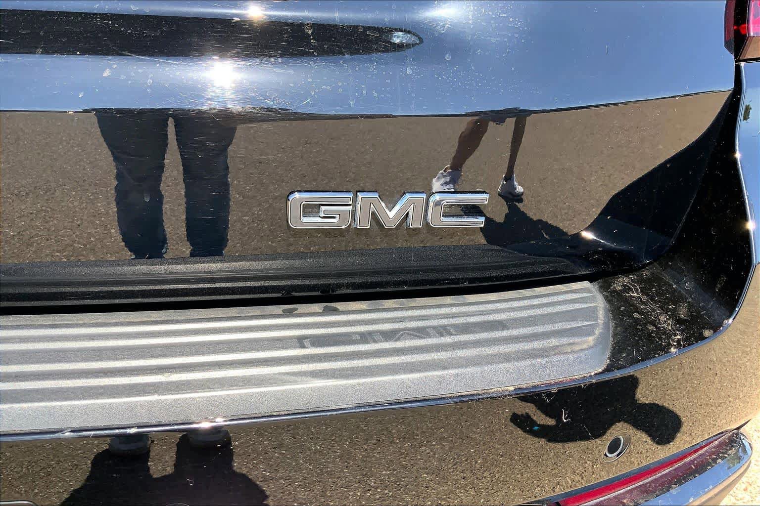 Used 2025 GMC Yukon Denali Ultimate AWD/4WD image 9