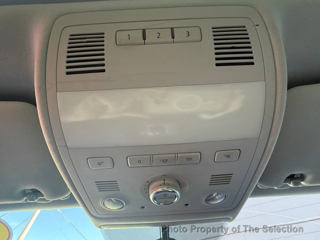 Used 2014 Volkswagen Touareg TDI image 34