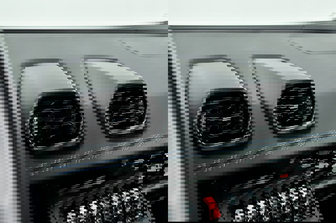 Used 2020 Lamborghini Huracan EVO image 34