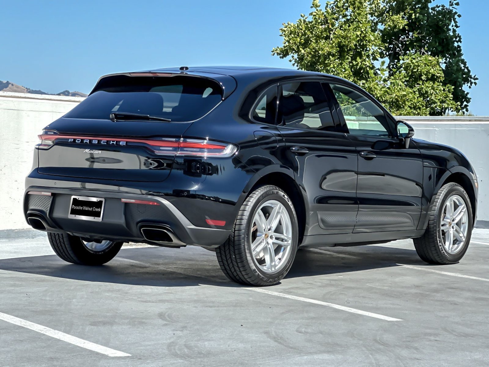 Used 2024 Porsche Macan AWD/4WD image 9