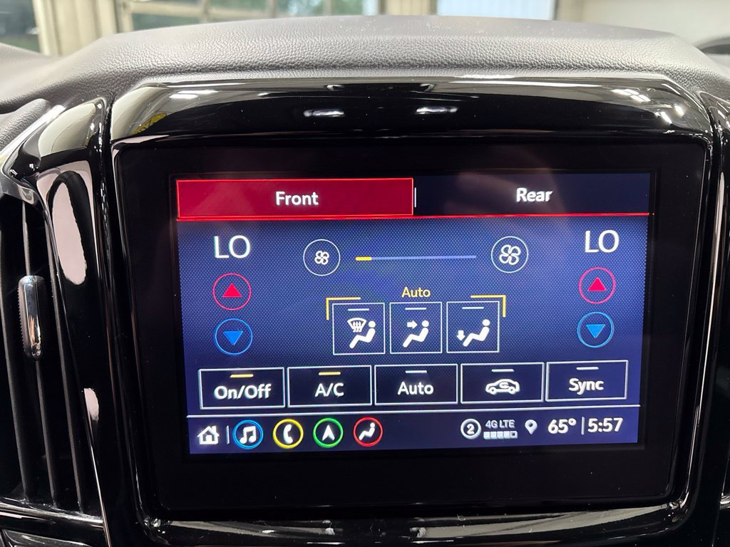 Used 2023 Chevrolet Traverse LT w/ LT Premium Package AWD/4WD image 20