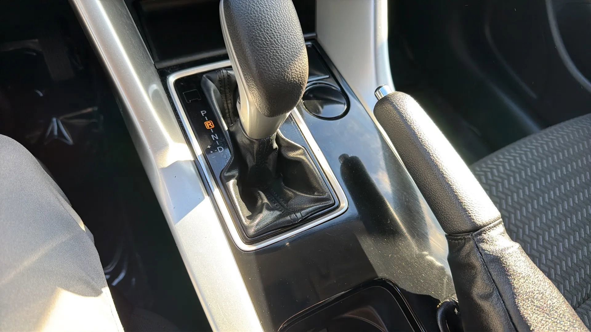 Used 2018 Mitsubishi Eclipse Cross ES FWD image 17