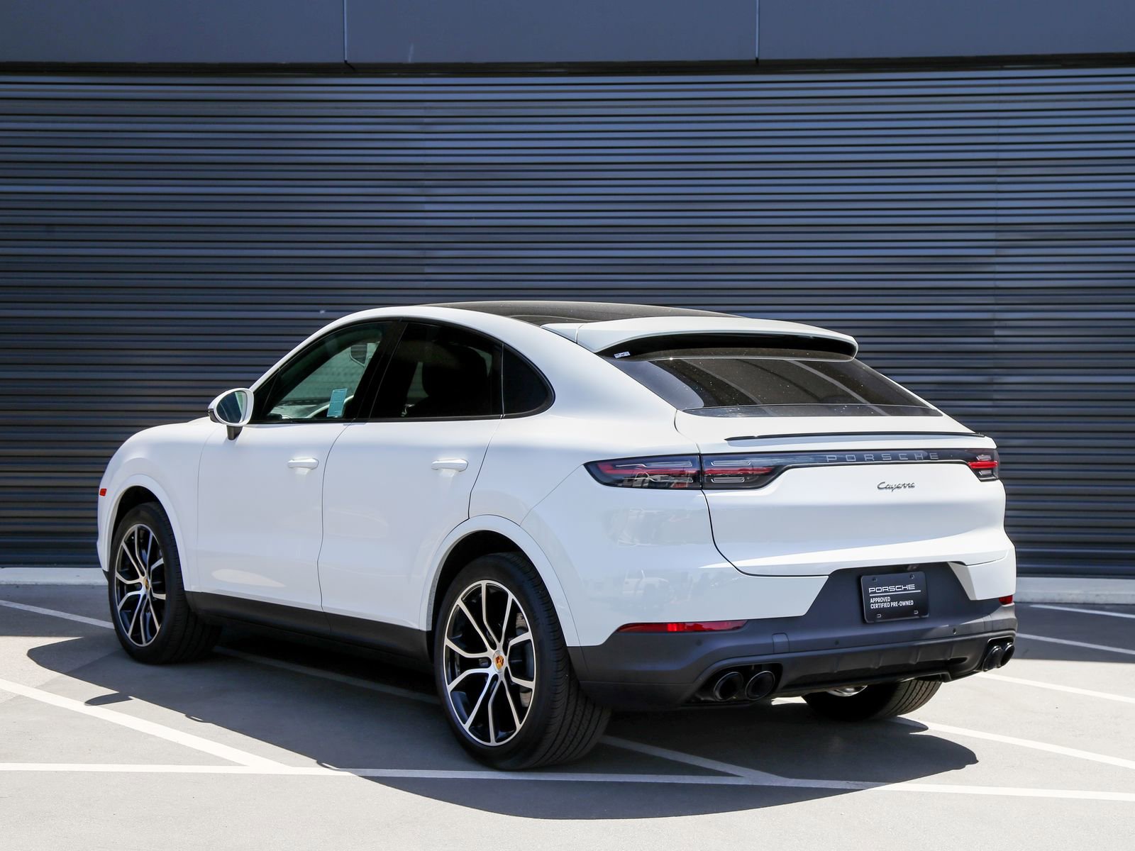 Certified 2022 Porsche Cayenne Platinum Edition AWD/4WD image 3