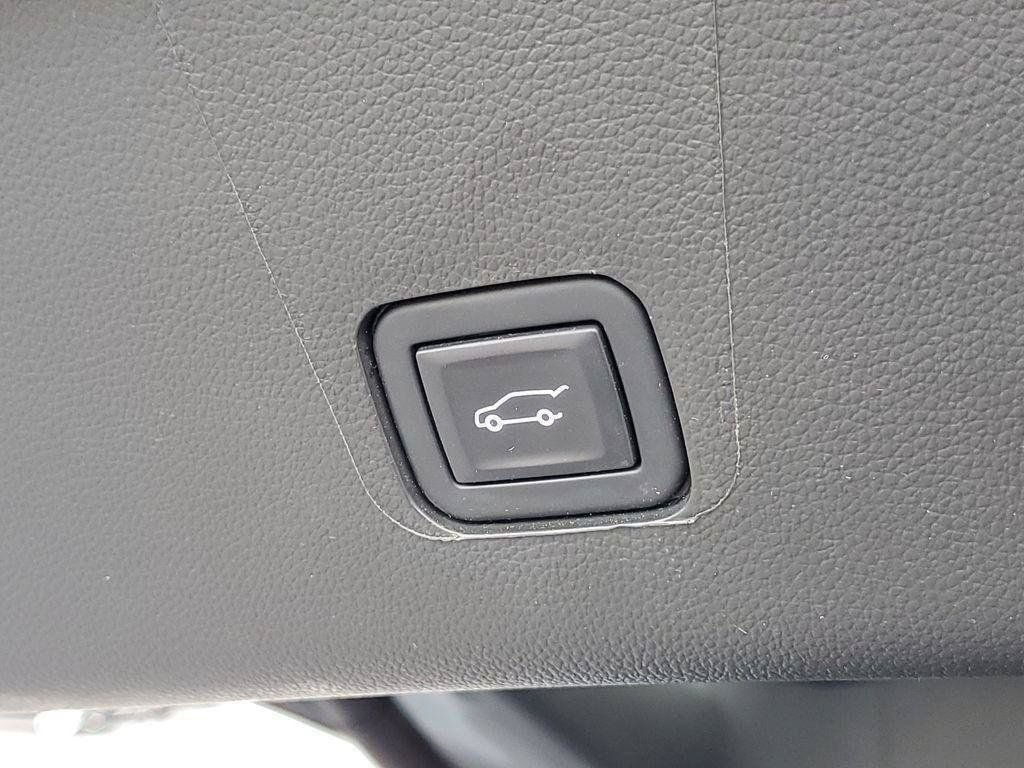 Used 2023 Chevrolet Traverse LT w/ Midnight/Sport Edition AWD/4WD image 33