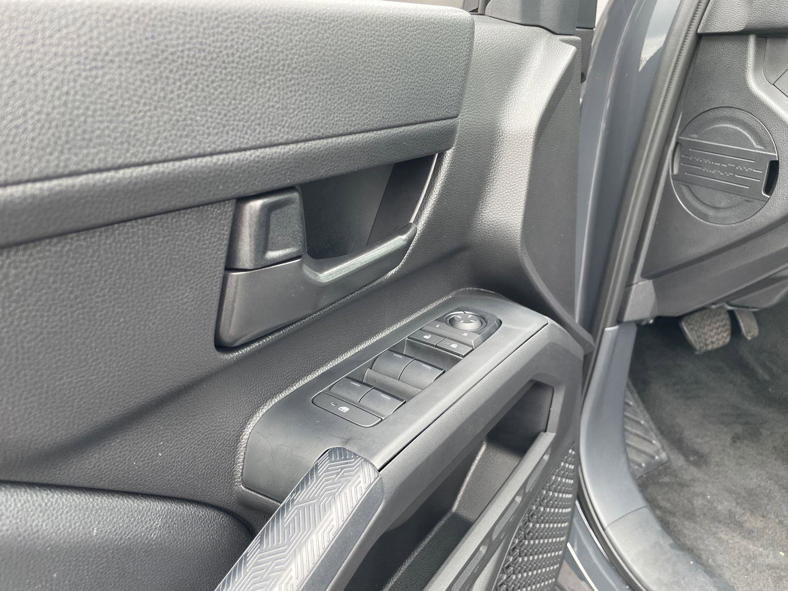 Used 2024 Toyota Tacoma SR AWD/4WD image 17