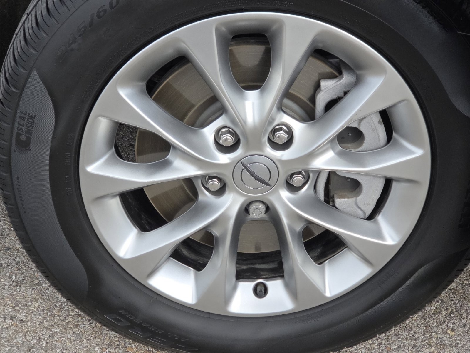 Used 2024 Chrysler Pacifica Touring-L image 10