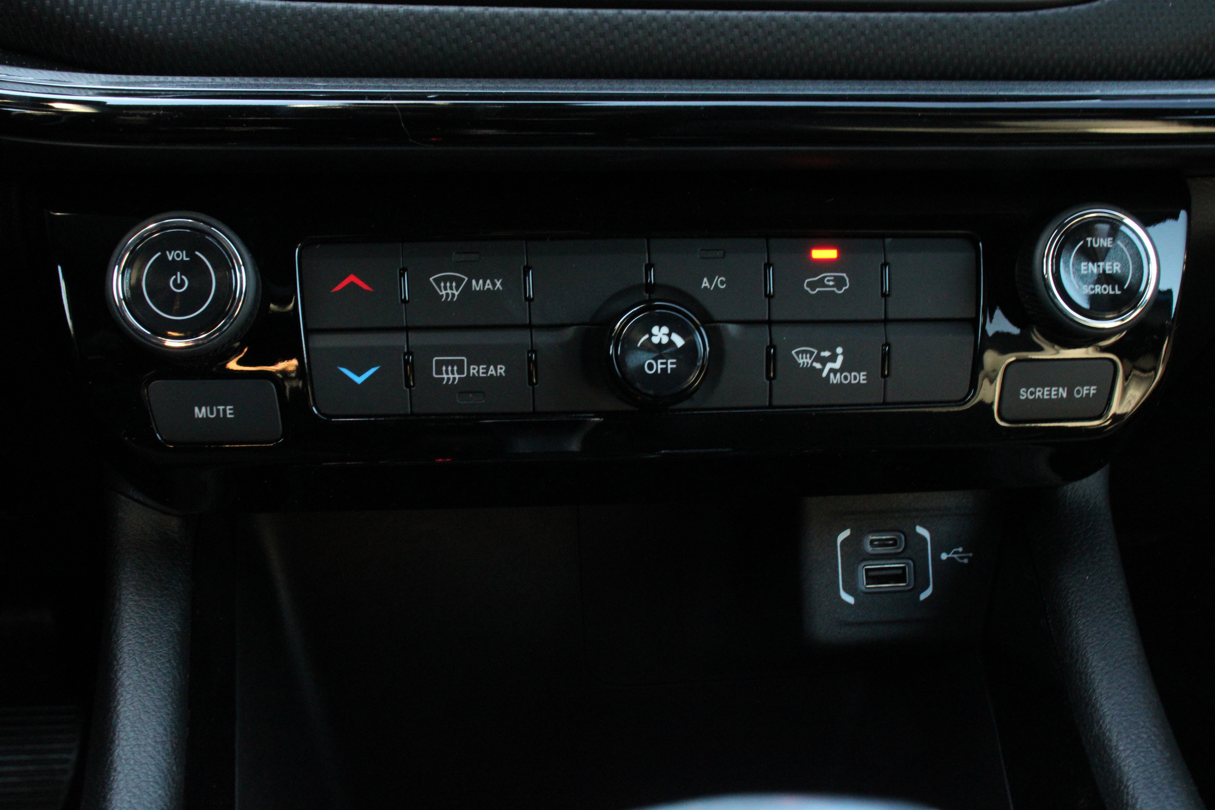 New 2026 Jeep Compass Latitude image 18