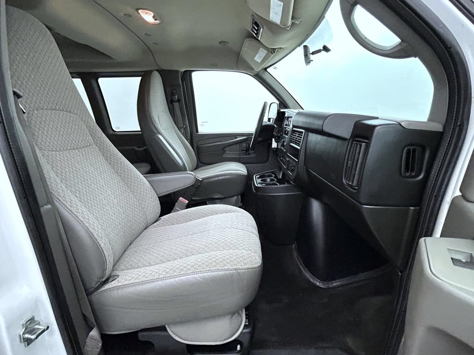 Used 2015 Chevrolet Express 3500 LT w/ LT Preferred Equipment Group RWD image 15